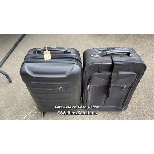 919 - X2 PRE-OWNED SUITCASE INCL. IT