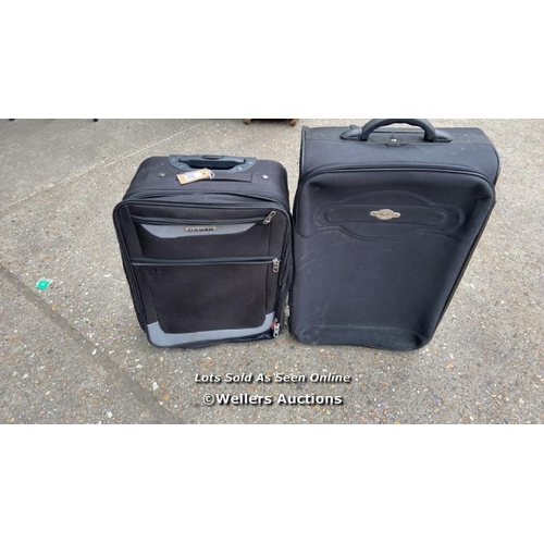 926 - X2 PRE-OWNED SUITCASE INCL. SOVEREIGN