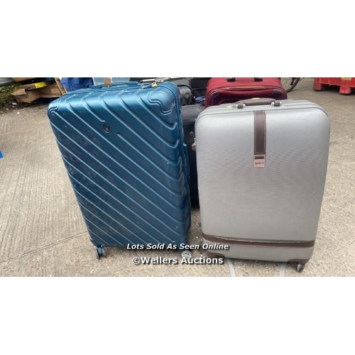 940 - X2 PRE-OWNED SUITCASE INCL. GARFIELD