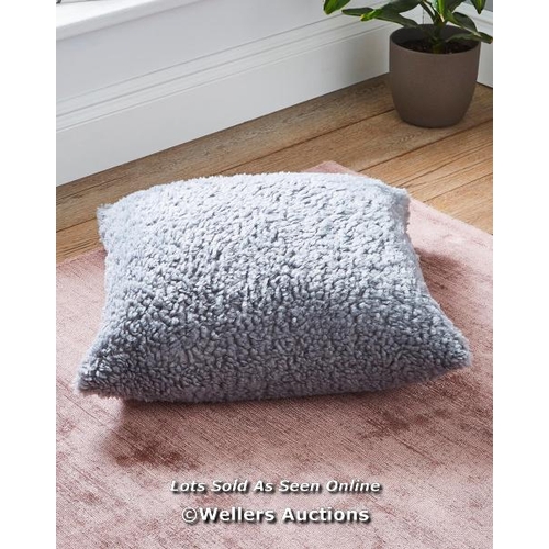 7068 - BORG TEDDY FLEECE FLOOR CUSHION / NEW / SILVER GREY  / G62