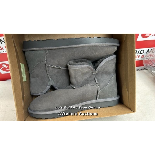 7305 - LADIES NEW KIRKLAND SIGNATURE SHEARLING BOOTS / UK 8 / E68