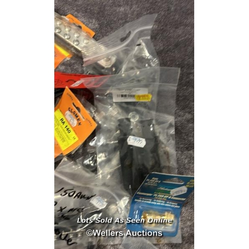 899 - QUANTITY OF ASSORTED BOATING RELATED SUNDRIES INCLUDING CLIPS, FUSE HOLDERS AND FENDER CLEAT