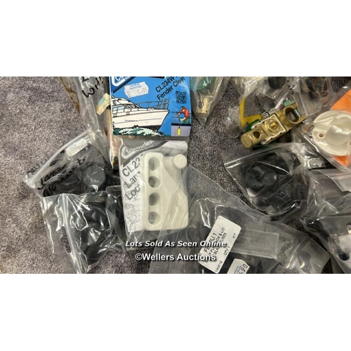 899 - QUANTITY OF ASSORTED BOATING RELATED SUNDRIES INCLUDING CLIPS, FUSE HOLDERS AND FENDER CLEAT