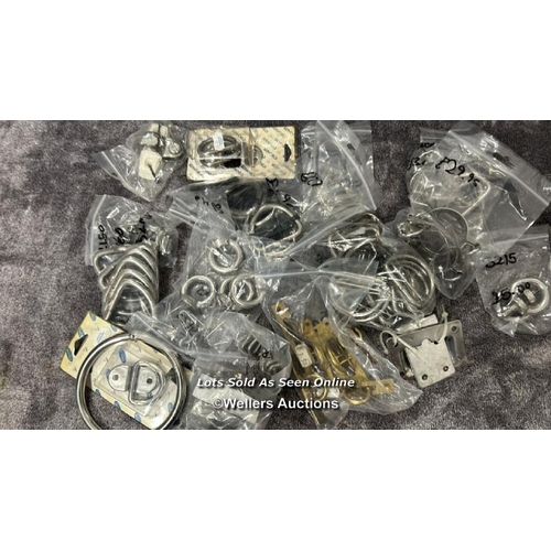 912 - SMALL BAG OF MAINLY STAINLESS STEEL MARINE SUNDRIES INCLUDING ROPE RINGS