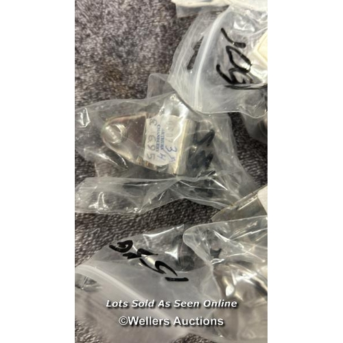 915 - ASSORTED BOATING SUNDRIES INCLUDING HOOKS, CLIPS AND RINGS