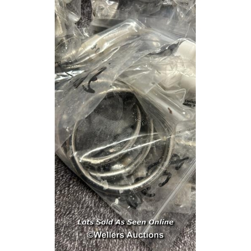 915 - ASSORTED BOATING SUNDRIES INCLUDING HOOKS, CLIPS AND RINGS