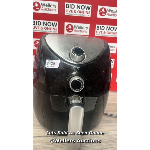 7420 - TOWER AIR FRYER / POWERS UP / SIGNS OF USE / H24