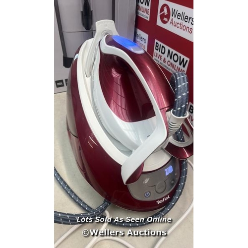 7435 - AKITAS DELUXE VACUUM CLEANER, POWERS UP, MINIMAL SIGNS OF USE / H71