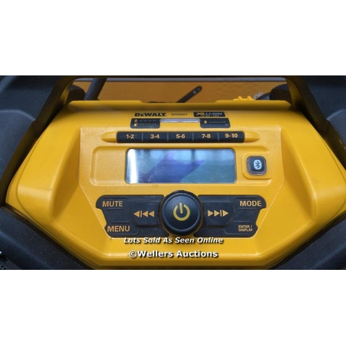 7531 - DEWALT DCR027 BATTERY/MAINS RADIO / APPEARS NEW, OPEN BOX / WITHOUT 18V BATTERY / UNTESTED / DAMAGE ... 