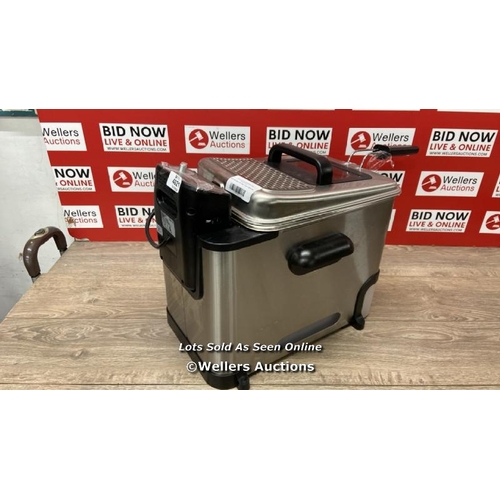 4021 - TEFAL OLEOCLEAN PRO DEEP FRYER FR804140 / POWERS UP / MINIMAL SIGNS OF USE / A38