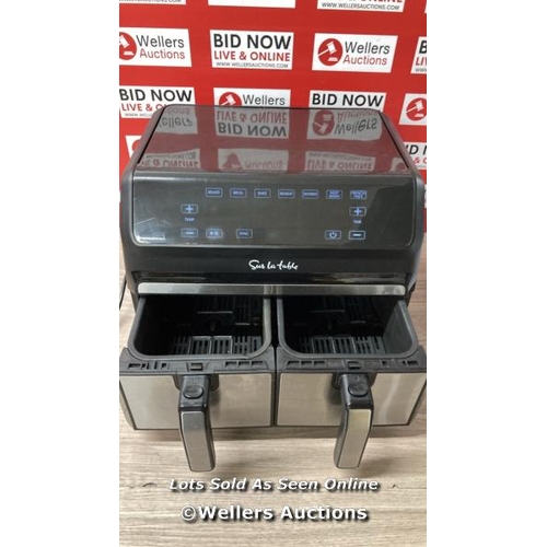 4026 - SUR LA TABLE AIR FRYER WITH X2 3.8L DRAWERS / POWERS UP / SIGNS OF USE / A20