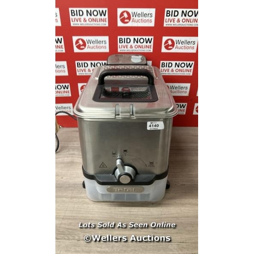 4140 - TEFAL OLEOCLEAN PRO DEEP FRYER FR804140 / POWERS UP / MINIMAL SIGNS OF USE / P27