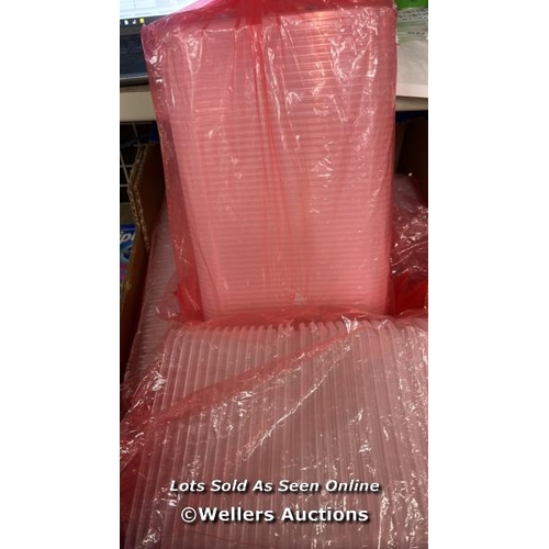 4421 - LARGE QTY OF PLASTIC CONTAINERS AND LIDS / D16