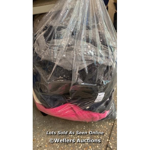 4483 - BAG OF PRE-OWNED MAINLY SPORTWEAR INCL. NIKE [0]