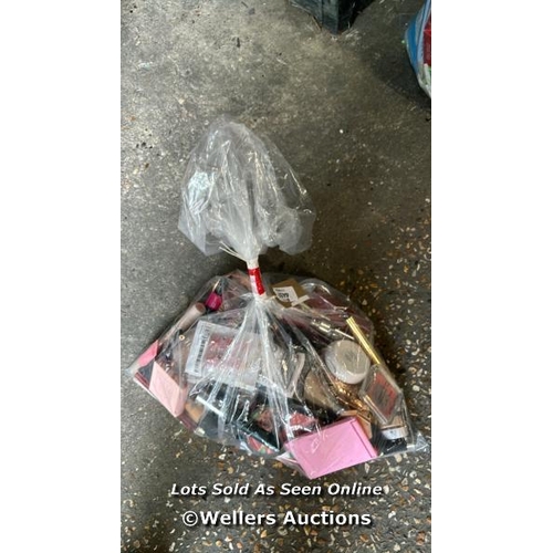 4492 - BAG OF PART USED MAKEUPS [0]