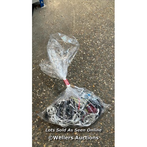 4523 - BAG OF EARPHONES [0]