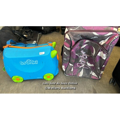 4585 - X2 PRE-OWNED SUITCASE INCL. TRUNKI [0]