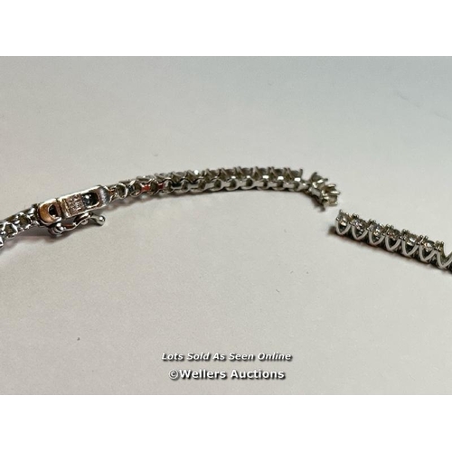 6669 - DIAMOND FIRE 925 SILVER AND CUBIC ZIRCONIA GRADUATED NECKLACE, DAMAGED. 43CM LONG, 28.4G (272498) / ... 