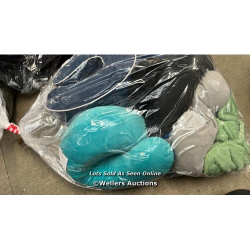 6296 - BAG OF  TRAVEL PILLOWS