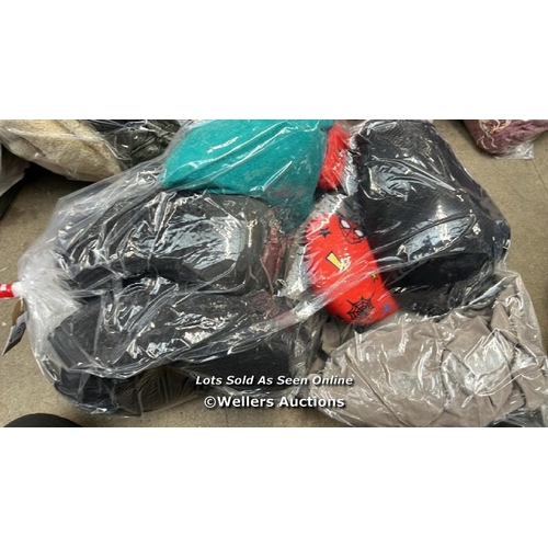 6297 - BAG OF TRAVEL PILLOWS