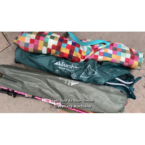 6529 - 3 CAMPING CHAIRS AND BUNDLE OF HIKING STICKS