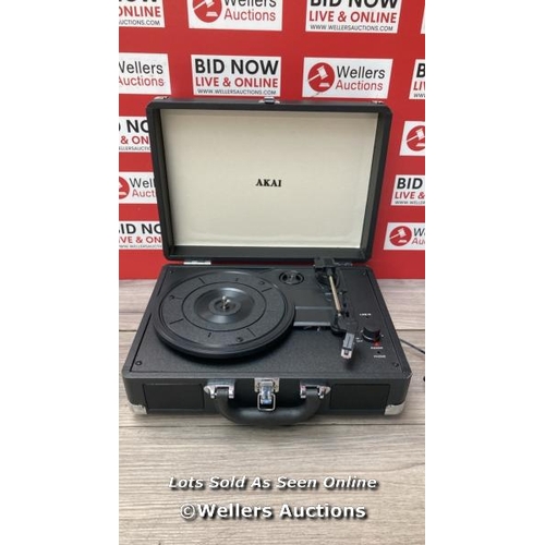 6732 - AKAI 3 SPEED TURNTABLE WITH BUILT IN 2 X 5 W SPEAKERS, PORTABLE, BRIEFCASE STYLE - BLACK / POWERS UP... 