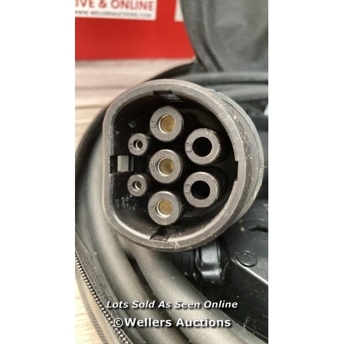 6773 - JOLT EV CHARGING PACK / SIGNS OF USE / E65