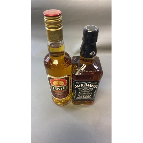 9532 - X1 NEW LINIE WHISKEY 41.5% VOL. 50CL AND X1 NEW JACK DANIEL'S NO. 7 WHISKEY 40% VOL. 70CL