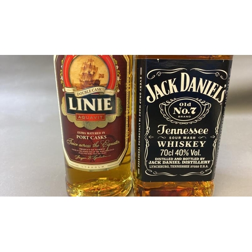9532 - X1 NEW LINIE WHISKEY 41.5% VOL. 50CL AND X1 NEW JACK DANIEL'S NO. 7 WHISKEY 40% VOL. 70CL