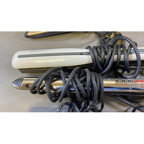 9564 - X6 HAIR STRAIGHTENERS INCL. NICKY CLARKE, PHILIPS, LOREAL STEAMPOD, BABYLISS AND REMINGTON