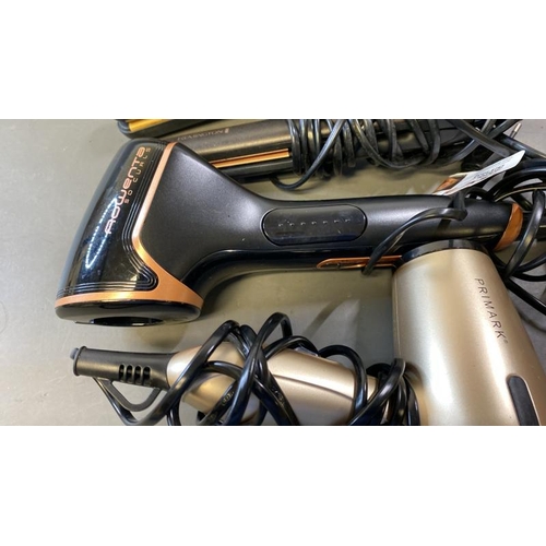 9567 - X4 HAIR STRAIGHTENERS INCL. REMINGTON, BABYLISS AND CORIOLISS AND X2 HAIR DRYERS INCL. ROWENTA