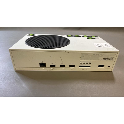 9710 - X1 MICROSOFT XBOX SERIES S MODEL 1885, SN: 609093223921 - FACTORY SETTINGS RESTORED