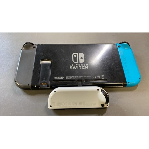 9713 - X1 NINTENDO SWITCH MODEL HAC-001, SN: XAJ70000480799 INCL. X1 SPARE RIGHT SIDE JOYCON - FACTORY SETT... 