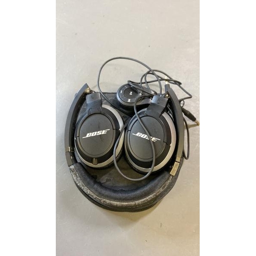 9773 - X1 BOSE HEADPHONES INCL. CASE