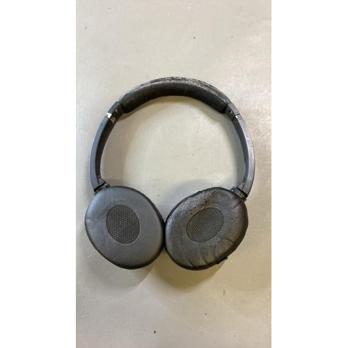 9773 - X1 BOSE HEADPHONES INCL. CASE