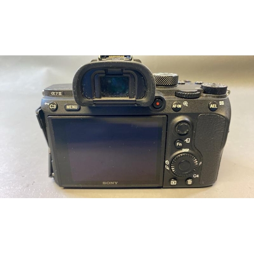 9873 - X1 SONY ALFA 7 III CAMERA MODEL ILCE-7M3 INCL. SONY LENS MODEL SELP18105G, CAMERA FRAME MOUNT AND CA... 