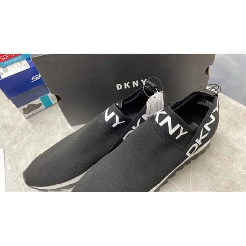 8282 - LADIES NEW DKNY SLIP ON TRAINERS / UK 8 / B11