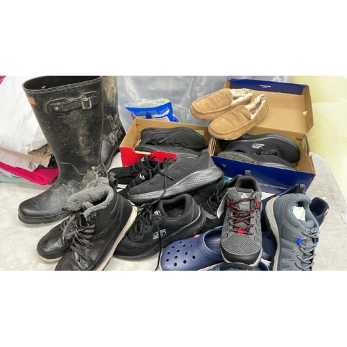 8285 - SELECTION OF PRE OWNED TRAINERS AND SHOES INCL. PUMA, SKECHERS, 32* DEGREE, HUNTERS WELLIES AND MORE... 