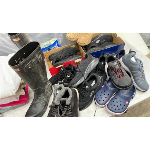 8285 - SELECTION OF PRE OWNED TRAINERS AND SHOES INCL. PUMA, SKECHERS, 32* DEGREE, HUNTERS WELLIES AND MORE... 