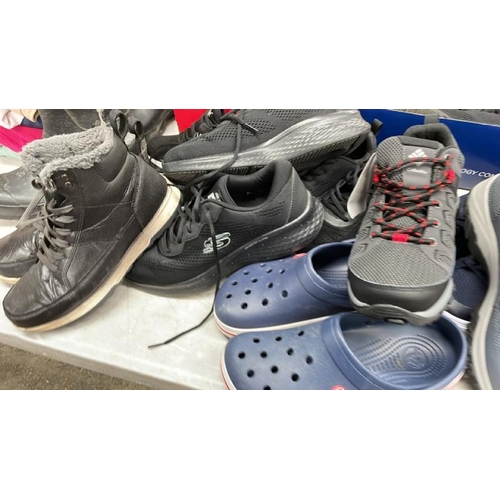 8285 - SELECTION OF PRE OWNED TRAINERS AND SHOES INCL. PUMA, SKECHERS, 32* DEGREE, HUNTERS WELLIES AND MORE... 