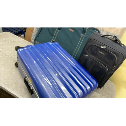 8299 - 3X TRAVEL CASES - SEE IMAGES / A15