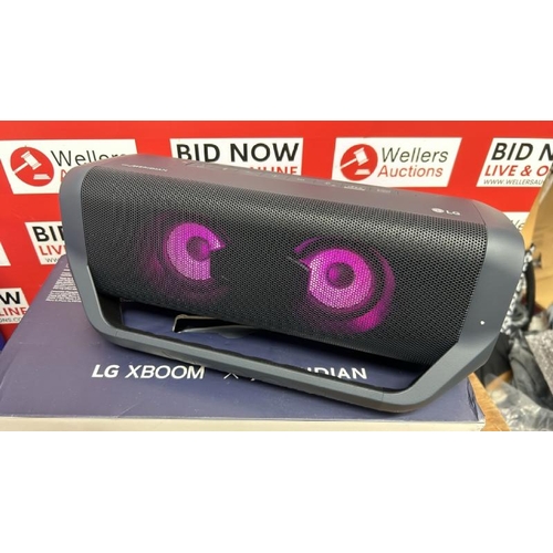 8501 - LG PN7 PORTABLE WIRELESS SPEAKER / POWERS UP, MINIMAL SIGNS OF USE, UNABLE TO CONNECT TO BLUETOOTH