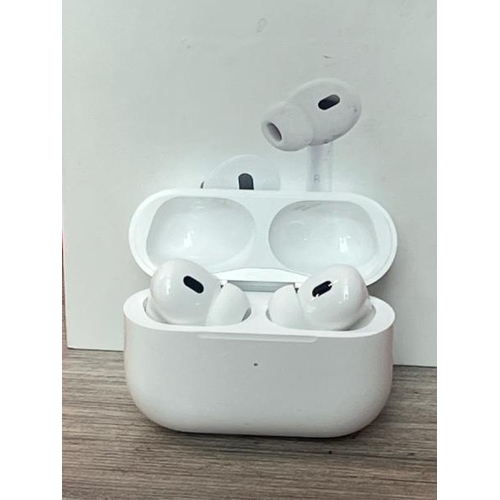 8519 - APPLE AIRPODS PRO (2ND GEN) / MQD83ZM/A / MAGSAFE CHARGING CASE WITH LANYARD LOOP / POWERS UP & CONN... 