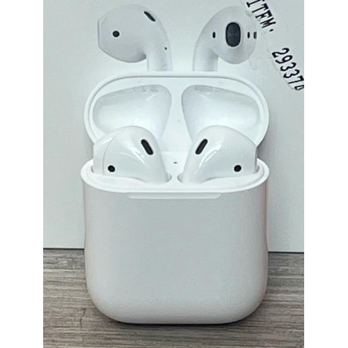 8520 - APPLE AIRPODS / 2ND GEN / WITH CHARGING CASE / MV7N2ZMA / POWERS UP & CONNECTS VIA BLUETOOTH WITH SO... 