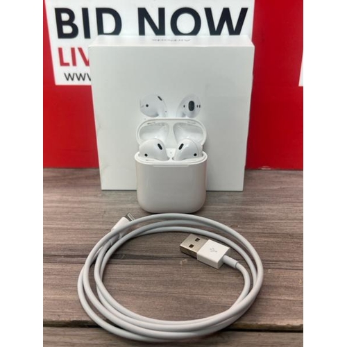 8521 - APPLE AIRPODS / 2ND GEN / WITH CHARGING CASE / MV7N2ZMA / POWERS UP & CONNECTS VIA BLUETOOTH WITH SO... 