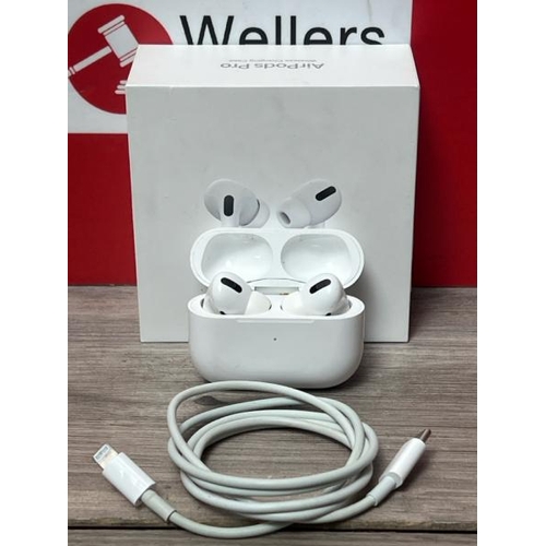 8530 - APPLE AIRPODS PRO / WITH CHARGING POD / MWP22ZM/A / POWERS UP & CONNECTS VIA BLUETOOTH WITH SOUND / ... 