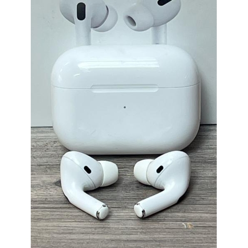 8530 - APPLE AIRPODS PRO / WITH CHARGING POD / MWP22ZM/A / POWERS UP & CONNECTS VIA BLUETOOTH WITH SOUND / ... 