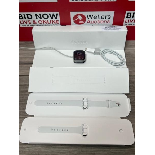 8533 - APPLE WATCH SERIES 8 GPS + CELLULAR 45MM SILVER ALUMINIUM CASE / POWERS UP / ICLOUD UNLOCKED / MINIM... 