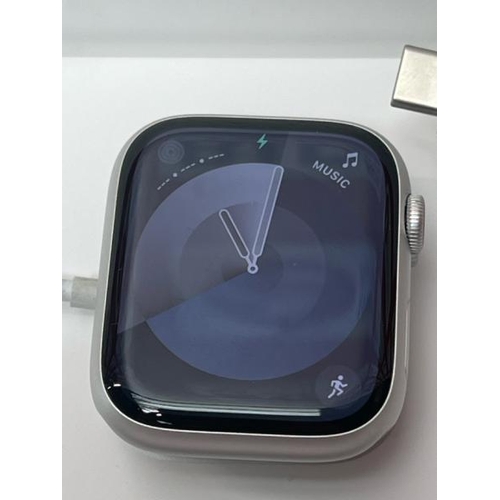 8533 - APPLE WATCH SERIES 8 GPS + CELLULAR 45MM SILVER ALUMINIUM CASE / POWERS UP / ICLOUD UNLOCKED / MINIM... 