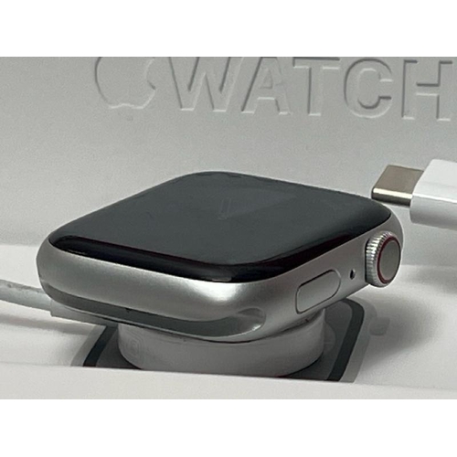 8533 - APPLE WATCH SERIES 8 GPS + CELLULAR 45MM SILVER ALUMINIUM CASE / POWERS UP / ICLOUD UNLOCKED / MINIM... 